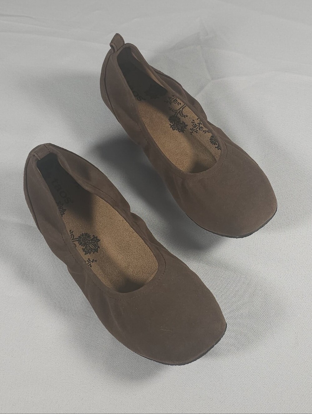 Taos Chit Chat Chocolate Brown Suede Ballet Flats Size 9 NWOB